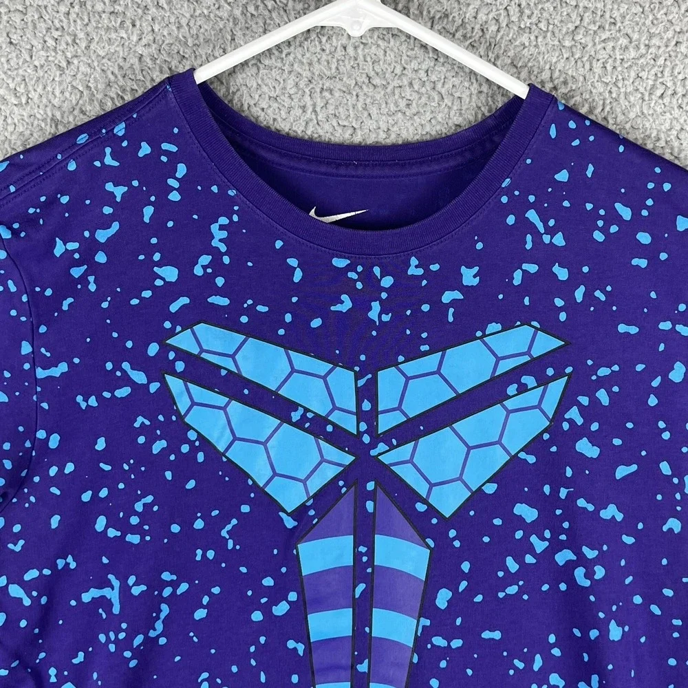 Nike‎ Kobe Bryant Logo T Shirt Men's Medium Purple Mamba Athletic Lakers Paint